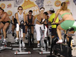 Os exerc�cios na bicicleta fortalecem as pernas e deixam o shape enxuto