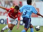 No final do primeiro tempo, Alex tenta chute em direo ao gol, mas vai sobre a goleira de Luiz Mller