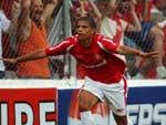 Taison entrou no segundo tempo e garantiu a vitria colorada diante do So Jos