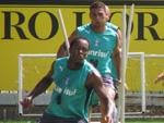 O treino comeou s 16h no gramado suplementar do Olmpico