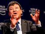 O vice-presidente do Banco da China, Zhu Min, fala no encontro anual sobre a economia mundial