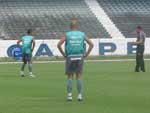 Celso Roth orienta o ataque, que tem Jonas e Reinaldo como titulares com a leso de Alex Mineiro