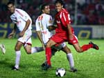 Nilmar sofre com a marcao forte do So Luiz
