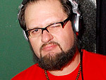 DJ Erlon esquenta a galera antes das atraes do Floripa Tem Bandas da Ilha, no Clula Cultural
