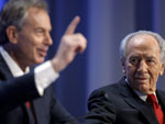 O ex-primeiro ministro britnico Tony Blair e o presidente de Israel, Shimon Peres, em sesso do encontro 