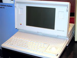 Setembro de 1989: primeira tentativa da Apple com um computador com bateria, o Macintosh Portable durou s at 1991