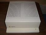 Setembro de 1986: o Apple II SG  lanado, custando US$ 999. O computador tinha capacidade de processamento de udio e grfico acima da mdia de mercado 