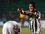 Rafael Coelho comemora o gol que abriu o placar no Scarpelli