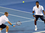 A parceria formada por Mark Knowles, de Bahamas, e Mahesh Bhupathi, da ndia no conseguiu vencer os irmos Bryan na final masculina de duplas do Aberto da Austrlia
