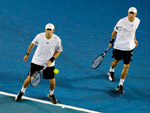 Os gmeos Bob e Mark Bryan conquistaram o ttulo ao vencer Mahesh Bhupathi e Mark Knowles por 2 sets a 1, com parciais de 2-6, 7-5 e 6-0