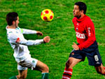 Trofense 0x0 Sporting - Delfim, do Trofense, disputa a posse de bola com Joo Moutinho, do Sporting