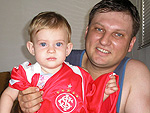 Leandro Fioreze mora em Feliz Natal (MT), terra de gachos colorados e gremistas. Ele e a filha Eloiza so colorados, mas a me Silvana  tricolor