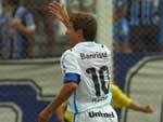 Tcheco sai para comemorar seu gol, um lance de extrema categoria do meia