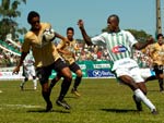 Alvinegro Rafael Lima faz o domnio da bola no jogo contra o Metropolitano