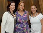 Ao lado da editora Eleone Prestes (E), a arquiteta Clarissa Haas com colaboradora, responsveis pelo Lounge Itapema FM