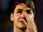 Roger Federer no escondeu a tristeza e chorou. O suo no tinhas palavras para explicar como perdeu o ttulo.