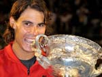 Nadal ficou triste com o choro de Federer, mas a alegria era maior pelo ttulo.