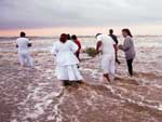 Oferendas foram lanadas ao mar em homenagem  padroeira em Cidreira