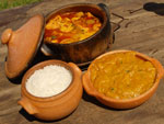 Moqueca de frutos do mar, acompanhada de arroz e piro, era uma das delcias da embaixada da Mole