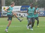 Jogadores treinaram com bola no gramado suplementar do Estdio Olmpico