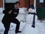 &quot;Fui pegar meu carro para ir trabalhar hoje e olha s como ele estava! Acabei ficando em casa, e ajudei o vizinho a fazer um boneco de neve&quot;