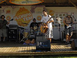 A banda Morning Sun animou a tarde da Praia Mole, sexta, 30