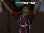 Torcedor do Joinville comemora gol de Lima
