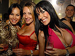 As amigas Claudiane Souza, Angelica Brandt e Camila Brito marcaram presena no El Divino Lounge
