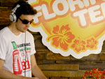 Perozin comandou o day club, na embaixada de Jurer  