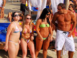 Pblico aproveitou o dia de sol no day club do Villa Stage