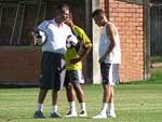 Tite d instrues aos jogadores durante o treino