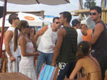 O deck ficou movimentado durante o day club dos dois DJ's