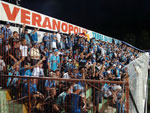 Mesmo na casa do adversrio, em Veranpolis, a torcida gremista comparece em peso