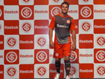 A roupa utiliza tecnologia play-dry, que reduz contato com umidade do suor e d mais conforto ao jogador