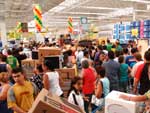 Com 8,5 mil metros quadrados de rea de venda, localizado no nmero 6.767 da Avenida Sertrio, o oitavo Carrefour do Estado traz mudanas como a exposio de produtos, reunindo em um nico setor referncias semelhantes