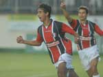 Alessandro e William comemora o primeiro gol do Joinville sobre o Metropolitano