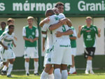 Jogadores da Chapecoense comemoram gol na goleada sobre o Atltico de Tubaro