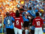 As jogadas areas foram armas dos dois times