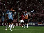 Com o pouco tempo que restava, o  Grmio no conseguiu mudar o resultado e o Inter venceu o Gre-Nal 374