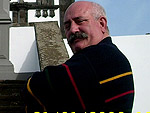 Igreja na Ilha de So Miguel e o produtor local Carlos Ferreira