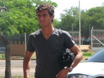 O atacante Nilmar chegando ao Beira-Rio