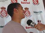 Estrela do jogo de ontem, Taison tambm falou com os reprteres