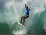O surfista local Caio Souza, integrante da lista dos treze surfistas que disputaram todas as edies do Hang Loose Pro Contest em Fernando de Noronha