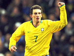 Elano comemora o primeiro gol do Brasil no amistoso