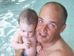 Eduardo Araujo e a filha Ana Julia no parque aqu�tico em Ararangu�