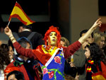 Espanha x Inglaterra – Torcedor espanhol fotografado nas arquibancadas do estdio Snchez Pizjun, minutos antes do comeo da partida entre Espanha x Inglaterra