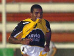 Zulu marcou trs gols na vitria do Cricima sobre o Atltico de Ibirama e se tornou o novo artilheiro do Catarinense
