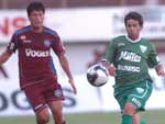 No lance o zagueiro Schneider, do Caxias