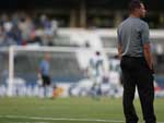 Tcnico do Grmio Celso Roth observa a partida