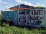 Na Cohab Tancredo Neves, muro com propaganda de uma eleio passada.